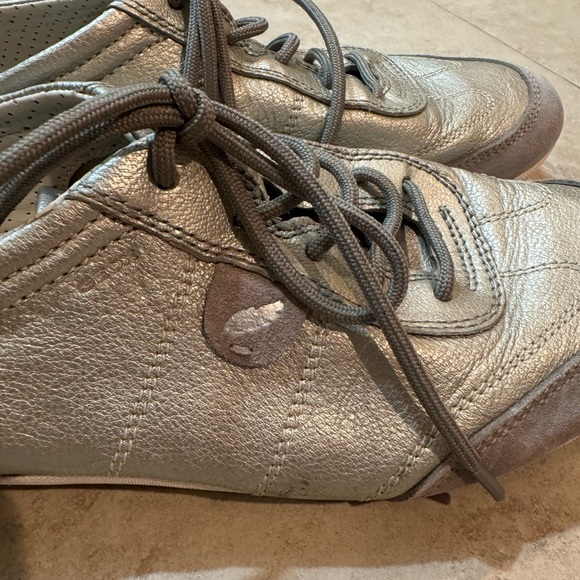 Geox Respira Vega Silver Sneakers Size US 9 - Picture 3 of 10